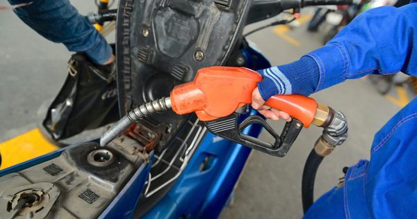 Giá xăng dầu hôm nay 22.10.2026: Bất ngờ với giá xăng E10 từ chiều nay
