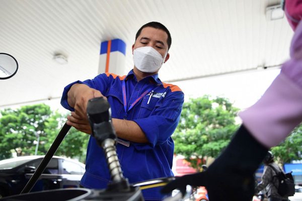 Giá xăng dầu hôm nay 22/9: Thế giới giảm mạnh, trong nước sắp điều chỉnh