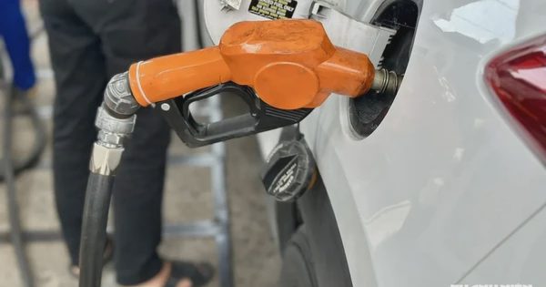 Giá xăng dầu hôm nay 27.10.2026: Xăng trong nước có thể tăng mạnh?
