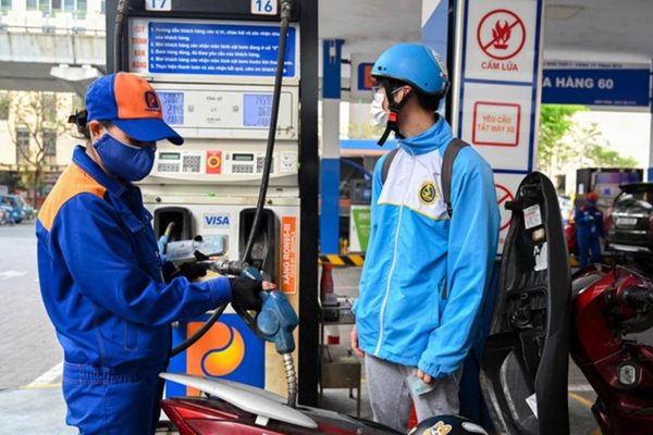 Giá xăng dầu hôm nay 27/10: Thế giới giảm, trong nước chờ điều chỉnh