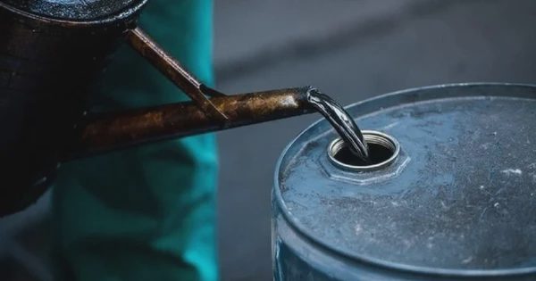 Giá xăng dầu hôm nay 29.9.2026: Giữ đà tăng, lo xăng trong nước tăng tiếp