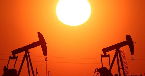 Giá xăng dầu hôm nay 31.10.2026: Vọt tăng cao nhất nửa năm