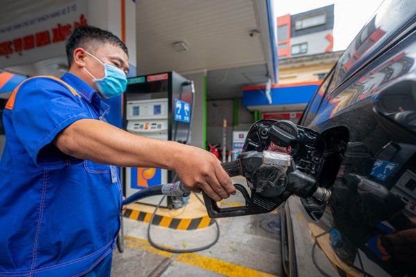 Giá xăng dầu hôm nay 31/10: Thế giới tăng cao, dầu diesel vượt 30.000 đồng/lít
