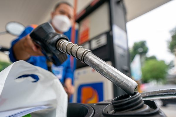 Giá xăng dầu hôm nay 4/9: Thế giới biến động trái chiều, trong nước có giá mới