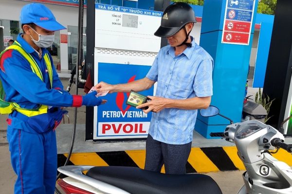 Giá xăng dầu hôm nay 5/10: Thế giới xu hướng tăng, trong nước trái chiều