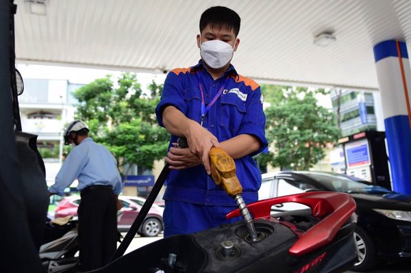 Giá xăng dầu hôm nay 8/9: Thế giới tăng cao, trong nước chờ điều chỉnh