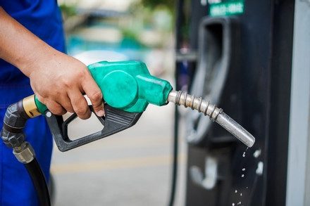 Giá xăng lao dốc, có loại giảm tới hơn 1.200 đồng/lít