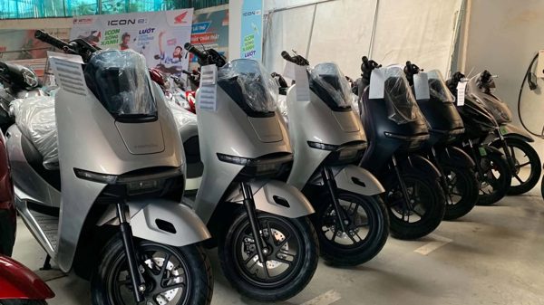 Giá xe máy điện Honda UC3 lắp ráp trong nước mới về đại lý