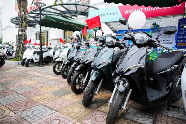 Giá xe máy điện tháng 10 giảm sâu nhất lên đến 6 triệu đồng