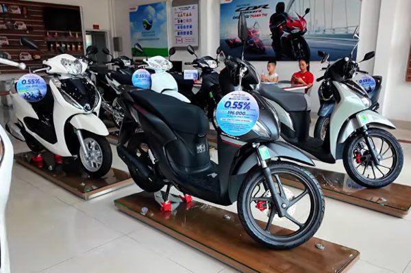 Giá xe máy xăng tháng 9 tăng mạnh trở lại, nhiều mẫu cắt ưu đãi