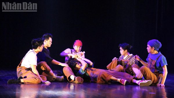 “Giấc mộng đêm hè” và thông điệp hòa nhập trên sân khấu Thủ đô