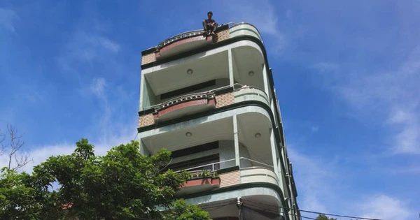 Giải cứu nam thanh niên có ý định nhảy lầu ở Quy Nhơn