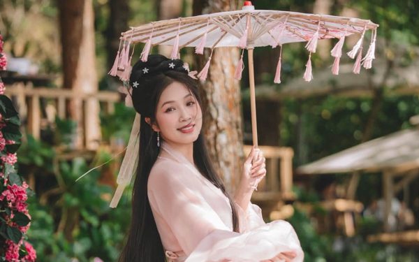 Giải mã 'Cô Long Đà Lạt' nói chuyện cà rỡn mà khách ở đâu cũng tìm