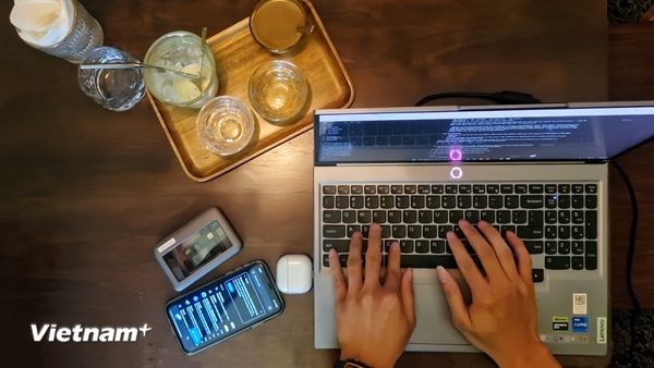 Giải mã cơn sốt "làm việc tại quán càphê" của thế hệ số