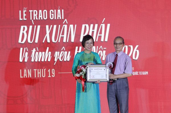 Giải thưởng Bùi Xuân Phái-Vì tình yêu Hà Nội vinh danh nhà thơ Bằng Việt