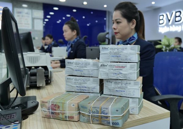 Giảm áp lực lãi suất, khai mở dòng vốn tín dụng