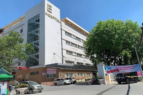 Giám đốc Bệnh viện E nói gì về việc nhân viên nhận tiền của bệnh nhân để được xạ trị sớm?