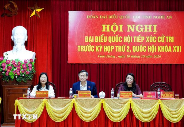 Giám đốc Học viện Chính trị Quốc gia Hồ Chí Minh tiếp xúc cử tri tại Nghệ An