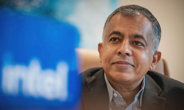Giám đốc Intel: 'Đừng để AI tư duy và quyết định thay mình'