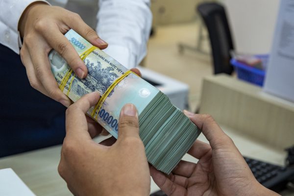 Giám đốc lương gần 30 triệu/tháng bị điều xuống nhân viên xưởng, rồi bị sa thải