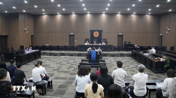 Giám đốc show “Về đây bốn cánh chim trời” bị phạt 24 tháng tù