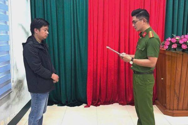 Giám đốc tự pha trộn, sang chiết hàng nghìn chai thuốc bảo vệ thực vật giả