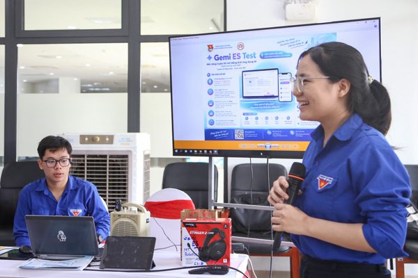 ‘Giám khảo AI’ giúp người trẻ thử sức với tiếng Anh