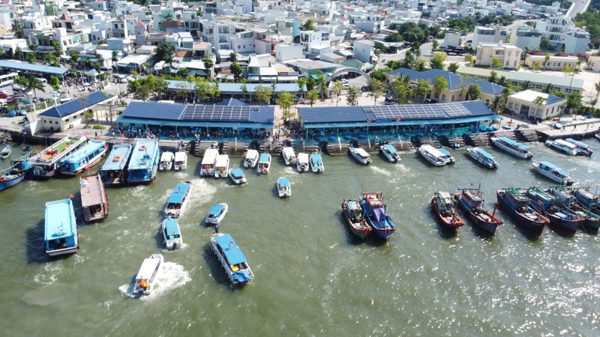Giảm rác nhựa, giữ màu xanh vịnh biển Nha Trang