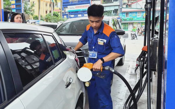 Giảm thuế tiêu thụ đặc biệt về 0%, đồng loạt giảm giá xăng từ 0h đêm nay