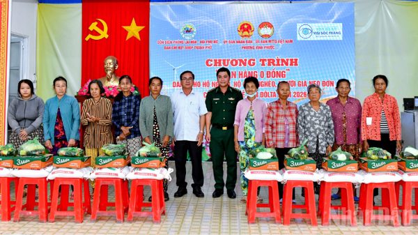 "Gian hàng 0 đồng" mừng lễ Sene Dolta của đồng bào Khmer
