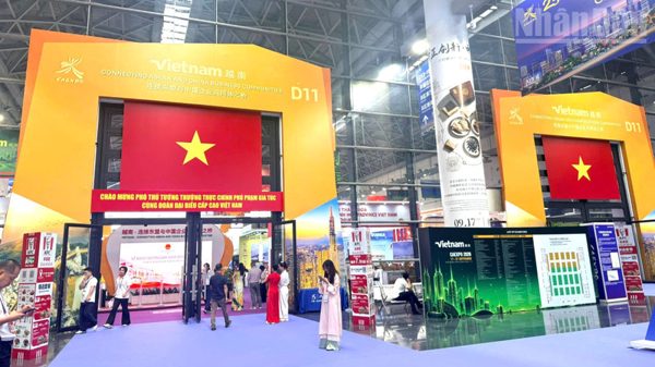 Gian hàng Việt Nam nổi bật tại Hội chợ Trung Quốc-ASEAN