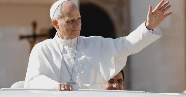 Giáo hoàng Leo XIV với lá phiếu lịch sử