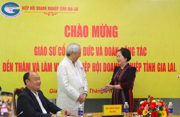 Giáo sư Cổ Minh Đức thăm và làm việc với Hiệp hội Doanh nghiệp tỉnh Gia Lai