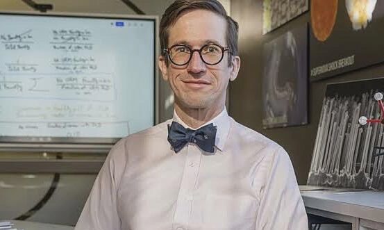 Giáo sư Toán đại học danh tiếng Mỹ từ chức sau bê bối dùng AI