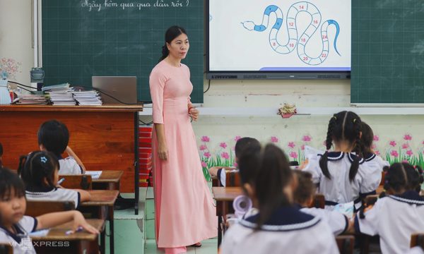 Giáo viên than kiệt sức vì 'việc không tên'
