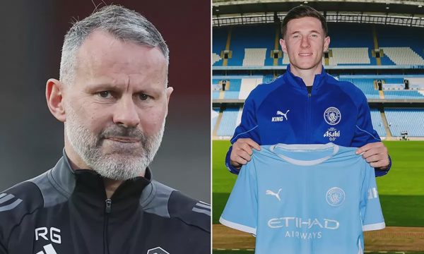 Giggs bẽ mặt khi thuyết phục Anderson từ chối Man City