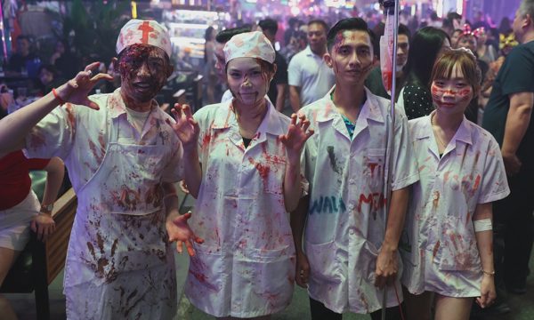 Giới trẻ hóa trang kinh dị, khuấy động đêm Halloween ở TP HCM