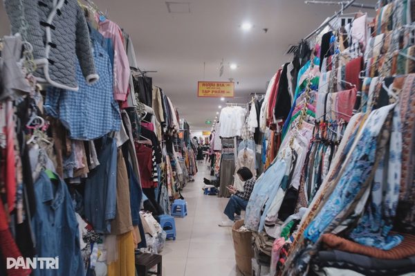 Giữ chợ truyền thống, trước hết phải giữ người đi chợ