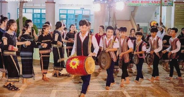 Giữ gìn văn hóa cồng chiêng Tây nguyên từ nhà trường