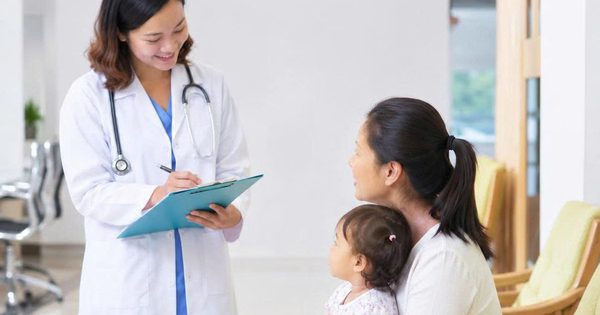 Giữ kế hoạch tài chính gia đình khỏi 'chệch hướng' trước biến số y tế với Bảo hiểm AAA