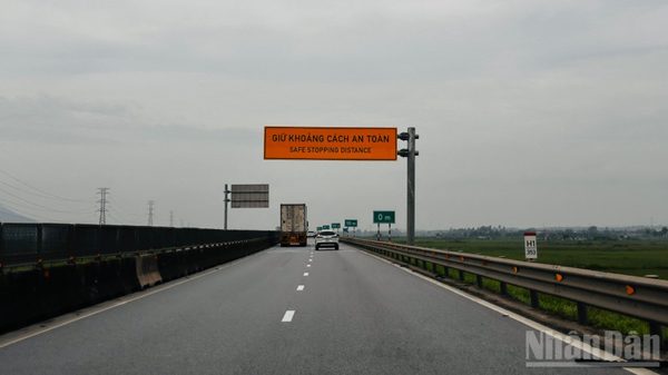 Giữ khoảng cách an toàn trên cao tốc: Nghiêm minh, không máy móc