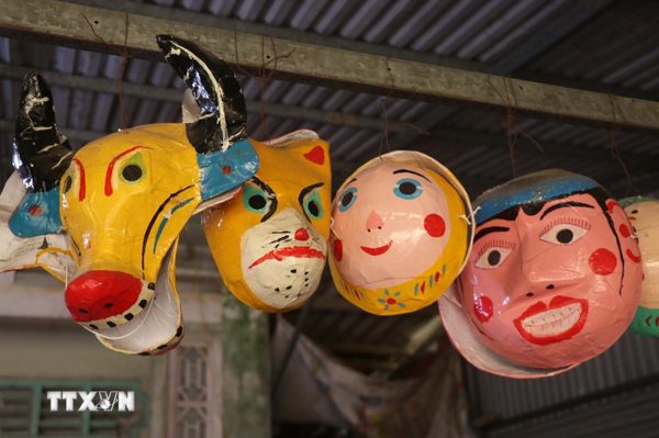 Giữ nghề làm đồ chơi Trung Thu truyền thống ở Hưng Yên