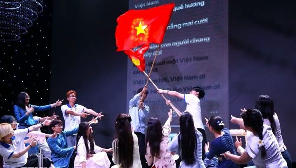 Giữ tiếng Việt - Giữ một con đường trở về quê hương