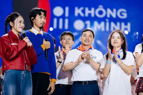 Giúp trẻ không cô đơn trong thế giới số