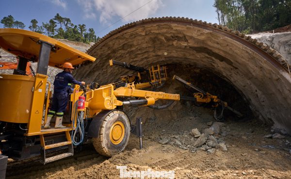 Gỡ từng nút thắt để tăng tốc thi công cao tốc gần 24 nghìn tỷ nối với Lào
