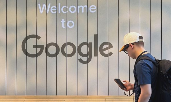 Google đi ngược xu hướng, tăng hơn 10.000 nhân viên