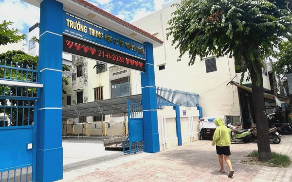 Gộp xong trường học, vẫn thiếu thầy và phòng học