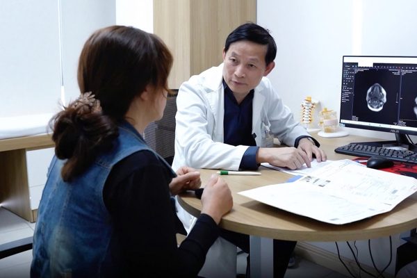 GS Kiều Đình Hùng: Dân văn phòng nên làm điều này để bảo vệ cột sống