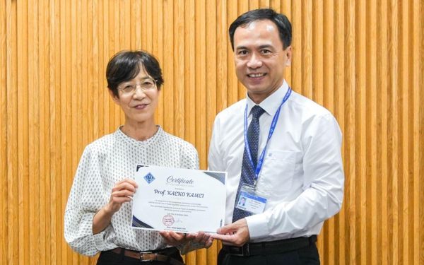 GS.TS Kaeko Kamei là giáo sư thỉnh giảng đầu tiên tại Đại học Cần Thơ