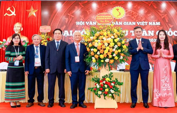 GS.TS Lê Hồng Lý tái đắc cử Chủ tịch Hội Văn nghệ dân gian Việt Nam